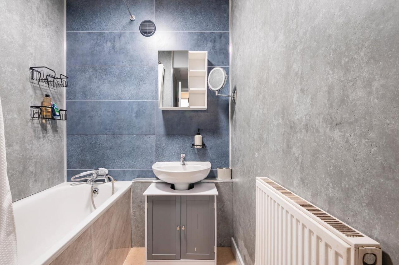 Lovely 4 Bedroom Flat In Wandsworth- Londres Exterior foto